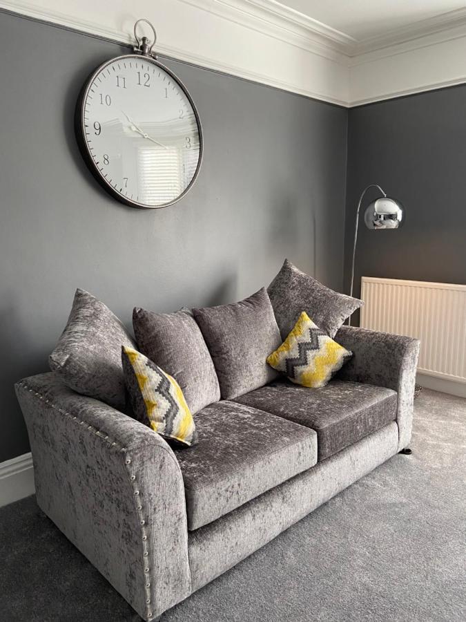 Bridge Street Apartment *